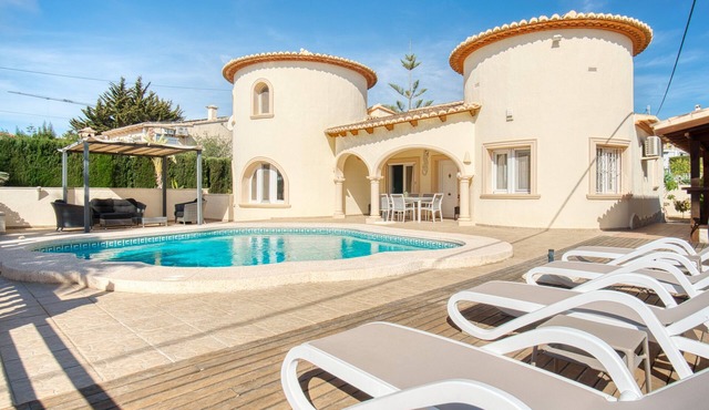 Villa 'Vallesa' with Sea View, Wi-Fi and Air Conditioning