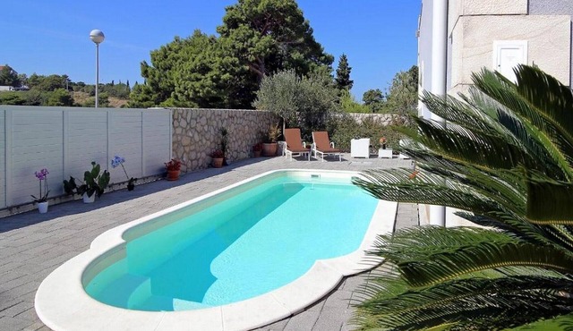 Villa Vanda - Deluxe Two Bedroom Apartment with Swimming Pool