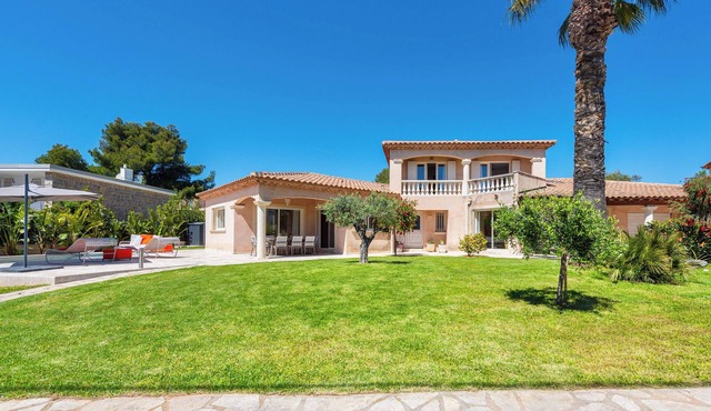 Villa Var, swimming pool, 200m from the sea, quiet, close to everything on foot