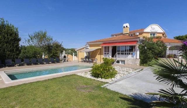 Villa Vedorna großes Wellness-Haus in Strandnähe, Pomer by Interhome