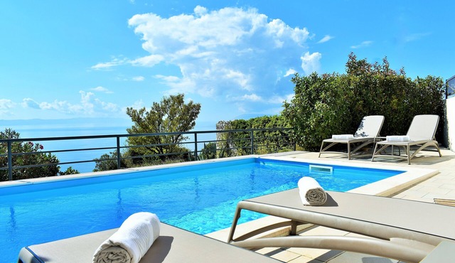 Villa Vedran - A Peaceful Retreat with Stunning Sea Views in Podgora