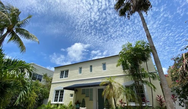 Villa Venezia - Italian style , 11 minutes walk to the beach