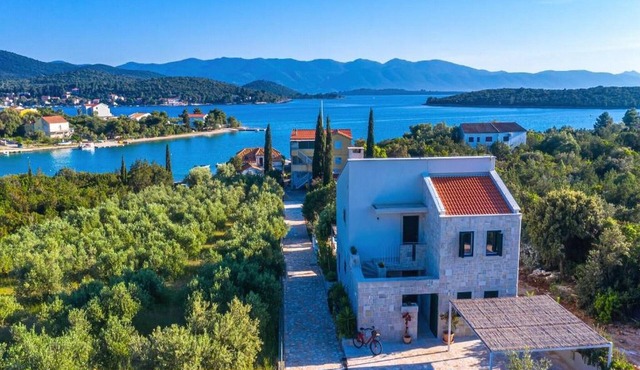 Villa Vera -Three Bedroom Villa with Terrace