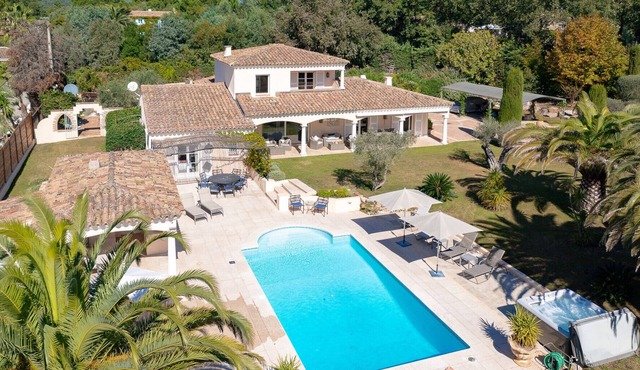 Villa Verdant - in landscaped garden