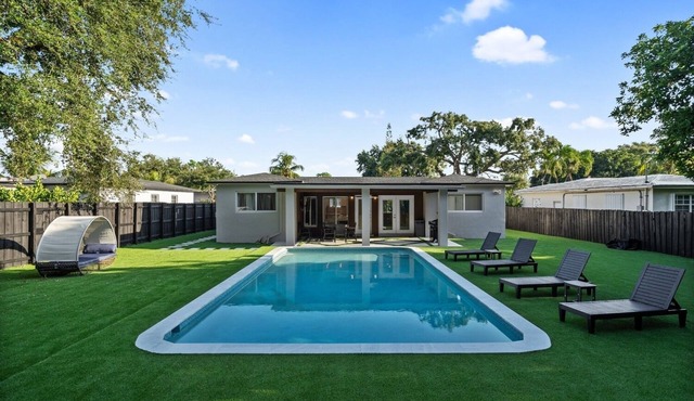 Villa Verde: Your Hidden Luxury Paradise with Private Pool