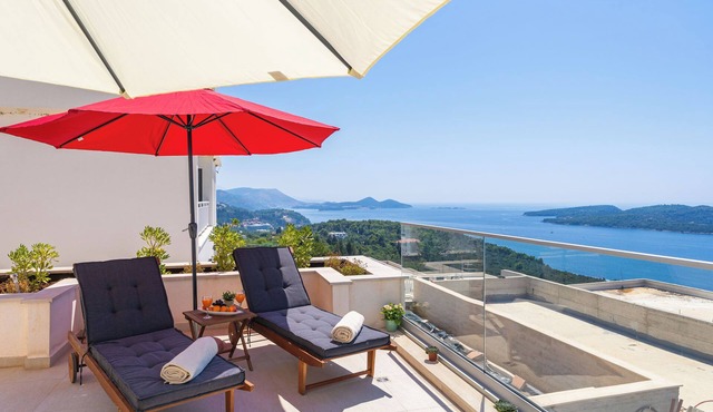 Villa Verdeluxe charming 4-bdrm house with gym and pool in serene Orašac