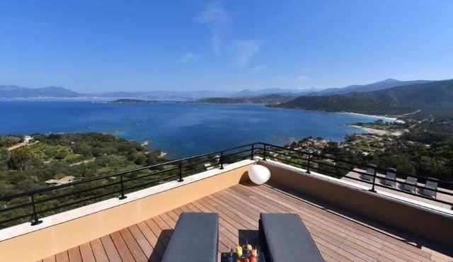 Villa VERGHIA- 6 bedrooms, sea view, swimming pool
