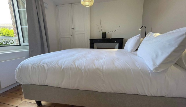 Villa Vermillon Queen, Parking, Center & Station