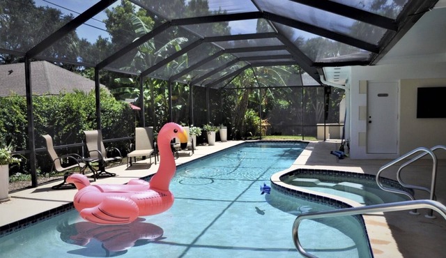 Villa Vero- Central Beach, 5 bed/6 bath with pool!