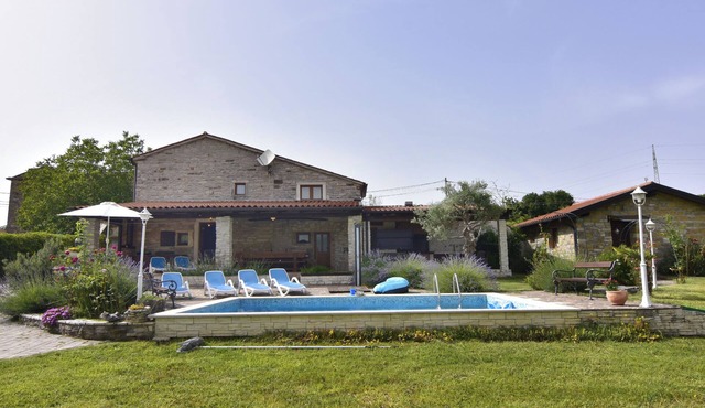 Villa Vesna Grožnjan with pool, Wifi, for groups and families, 3 rooms