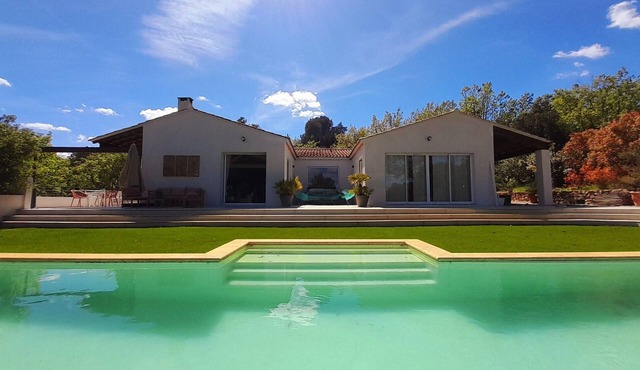 Villa view Ste Victoire (1 hectare of land, swimming pool, spa, hammam) near Aix