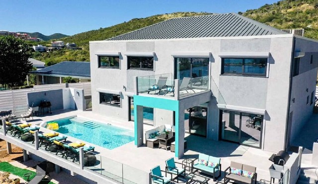 Villa Vijoux, Modern 8 br villa for large groups or family & Spectacular views!