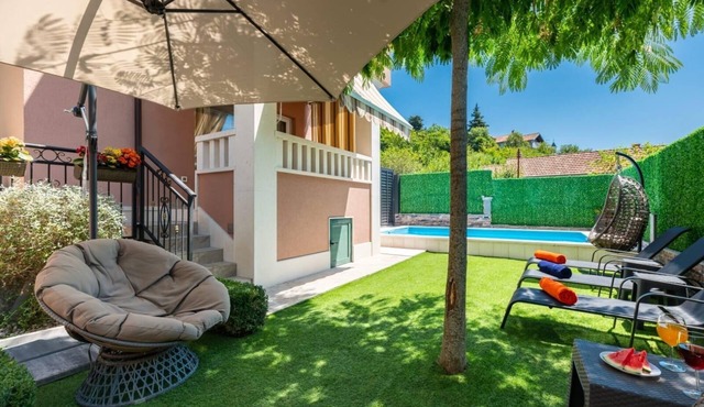 Villa Viktoria with private swimming pool