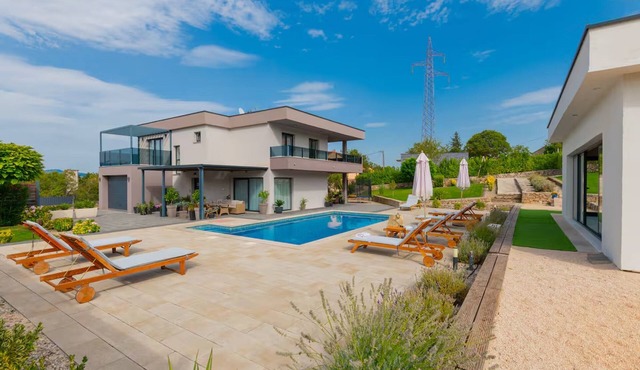 Villa Viktoria with pool