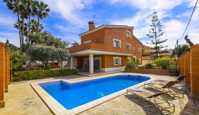 Villa VILADOMAT - Only Families