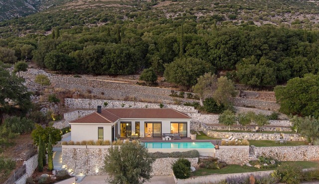 Villa Vilatoria- Luxury pool villa with majestic view