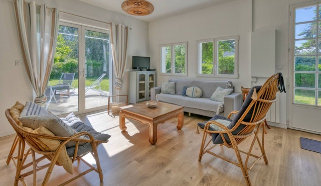 Villa 'Villa Mesquer Quimiac 11 Personnes' with Private Terrace, Private Garden and Wi-Fi