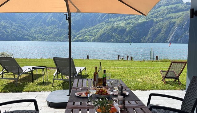 Villa "Villa on the lake" with jacuzzi