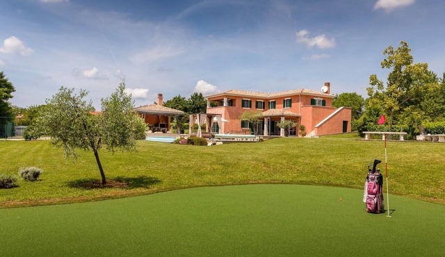 Villa Village - with heated pool, golf course, private tennis