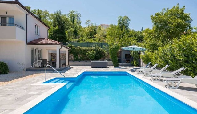 Villa Vinis Terra – Peaceful Escape with Pool & Jacuzzi