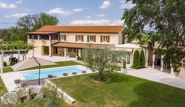 Villa Viscum in Central Istria for 8 persons with large garden - pet friendly