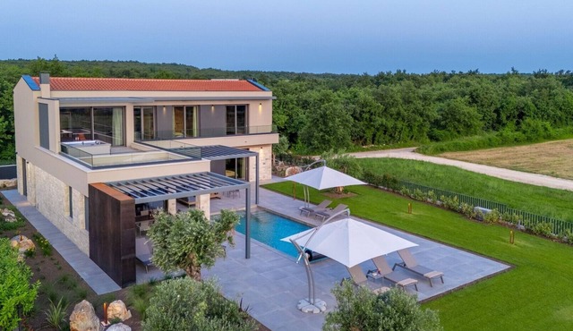 Villa Visignano with private pool and jacuzzi for 8 guests