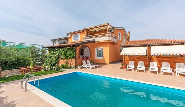 Villa Visnjan with Pool/Apartment No.1 on the First Floor with Balcony