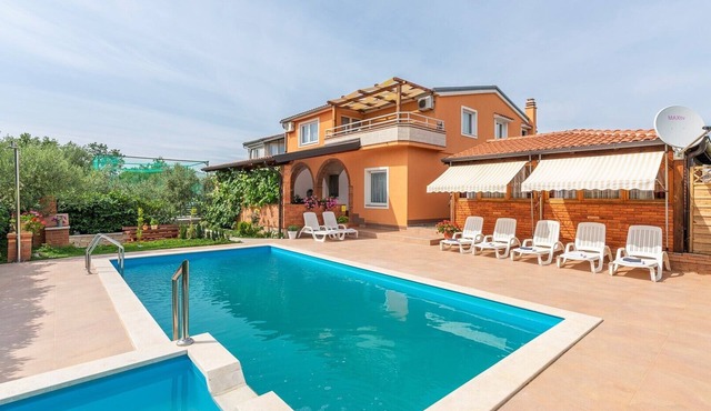 Villa Visnjan with Pool/One-Bedroom Apartment No.2 with Pool View