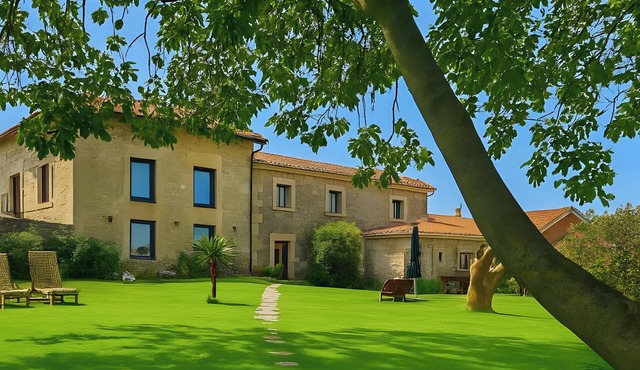 Villa Vista Ajo – Historic Charm with Garden and Stunning Views