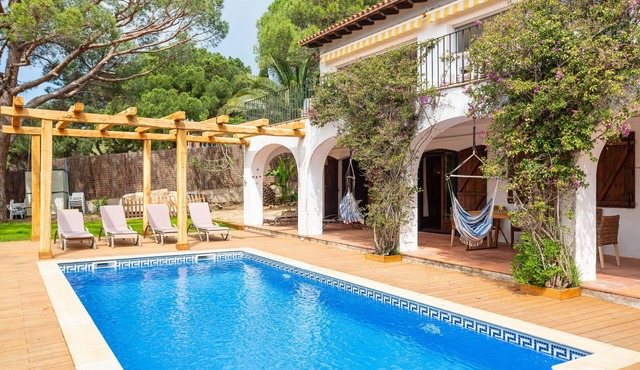 Villa 'Vista Bonita 5 Bedrooms' with Sea View, Private Pool and Wi-Fi