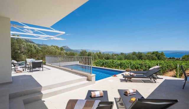 Villa Vista Vinea – Private heated pool villa close to Split and Trogir