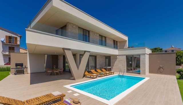 Villa VISTA with private pool and sauna