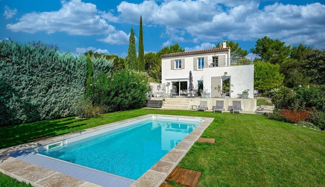 Villa Vittoria, 6-8 ppl. AC & Heated Pool