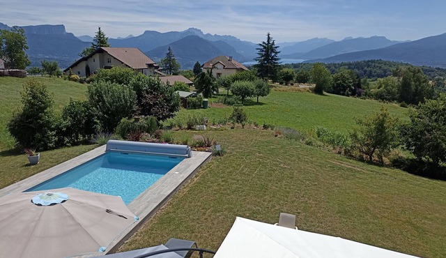 Villa vue lac ,4chambres, Piscine