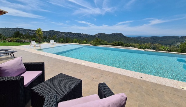Villa Vue Mer Panoramique et Piscine à Débordement Avec bar Intégré