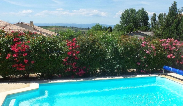 Villa with air-con, heated pool, bubble bath, fenced garden and kids play equipment