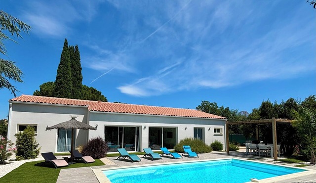 Villa with heated pool, 3 suites overlooking the Albères massif.