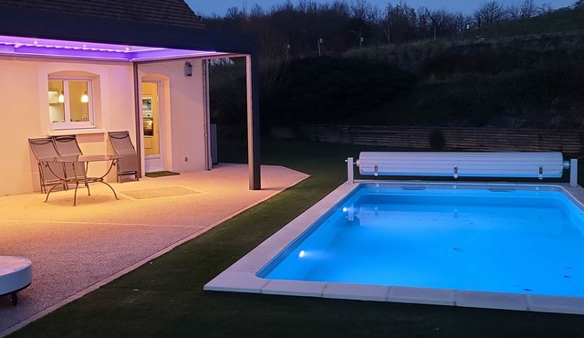 VILLA WITH SWIMMING POOL *Heated* IN THE HEART OF THE CHATEAUX 15 mn FROM BEAUVAL ZOO.