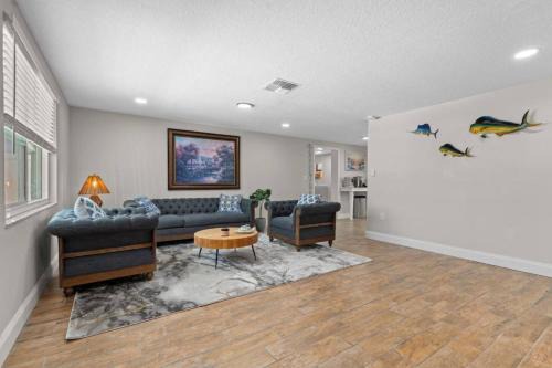 Villa Walk to Beach, Pool & Games Great for Family Vacations