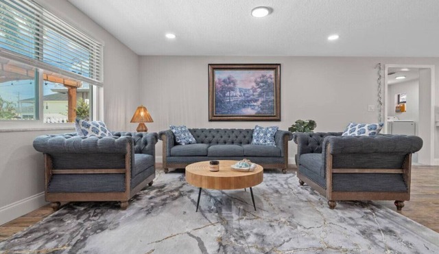 Villa Walk to Beach, Pool & Games Great for Family Vacations