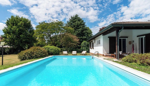 Villa Wanna with private pool by Propertize