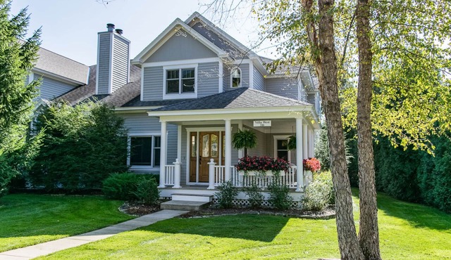 Villa West - Main Street - Downtown Harbor Springs!