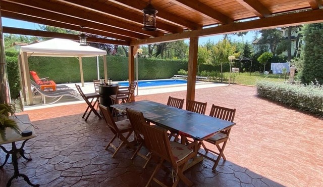 Villa with pool 90km from Madrid