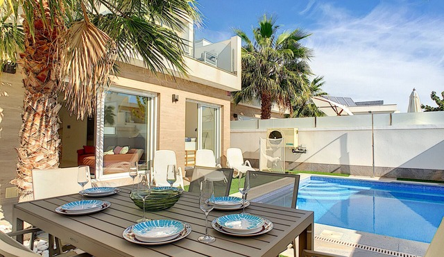 Villa with private pool and jacuzzi