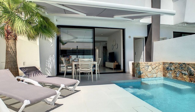 Villa with private pool and roof terrace