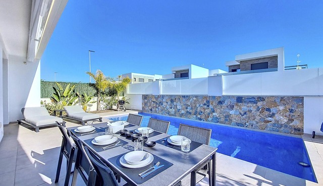 Villa with private pool, and terrace, Wi-Fi and BBQ