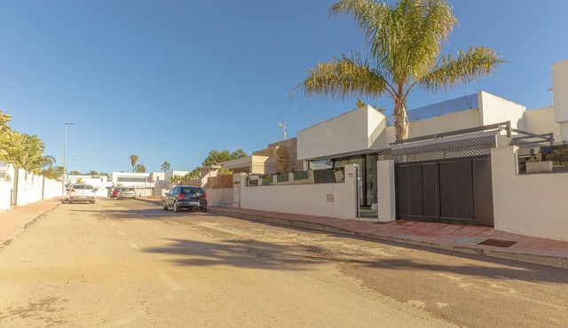 VILLA WITH PRIVATE POOL IN SANTIAGO DE LA RIBERA (SAN PEDRO DEL PINATAR)