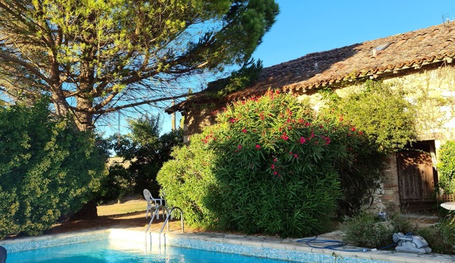 VILLA WITH POOL, QUIET LOCATION 8 TO 12 PEOPLE