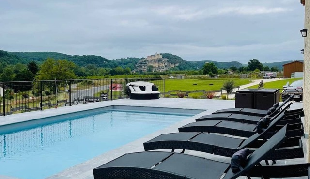 Villa with pool and view of Château de Beynac