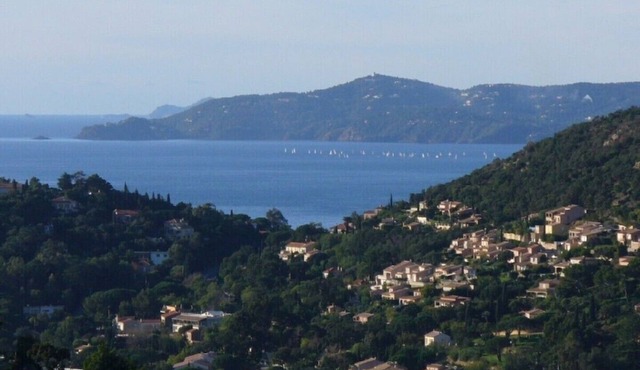 Villa with sea view and heated pool in Rayol -Canadel wifi 3 or 5 Bedrooms